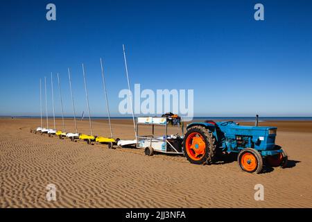 Cabourg, France - 14 octobre,2021: Buggy Blokart sur la plage venteuse de Cabourg Banque D'Images