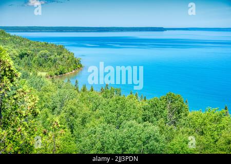 Paysage avec le lac Huron dans la péninsule Bruce, baie Georgienne, Ontario, Canada. Banque D'Images