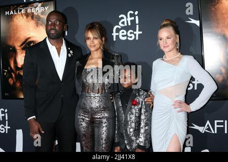 AFI Fest - première meurtrisée au TCL Chinese Theatre IMAX on 13 novembre 2021 à Los Angeles, CA avec: Shamier Anderson, Halle Berry, Danny Boyd Jr, Valentina Shevchenko où: Los Angeles, Californie, États-Unis quand: 14 Nov 2021 crédit: Nicky Nelson/WENN Banque D'Images