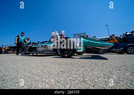 Newton, IA, États-Unis. 22nd juillet 2022. Les membres d'équipage de l'AJFoyt Racing préparent leur voiture de course avant un entraînement pour le Hy-Vee Saltue aux agriculteurs 300 à Newton, IA, USA. (Credit image: © Walter G. Arce Sr./ZUMA Press Wire) Credit: ZUMA Press, Inc./Alamy Live News Banque D'Images
