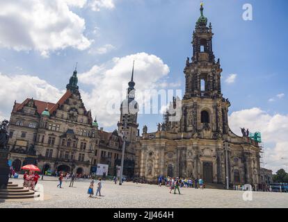 Dresde, Allemagne - 28 juin 2022: Cathédrale Sanctissimae Trinitatis ou simplement Dresde Hofkirche. Toujours l'église catholique la plus importante de la ville a Banque D'Images