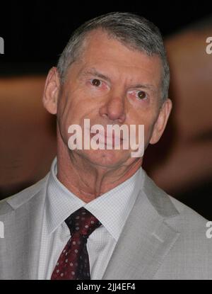 **PHOTO DE FICHIER** Vince McMahon prend sa retraite de WWE. Vince McMahon 2008 photo de John Barrett/PHOTOlink.net/MediaPunch Banque D'Images