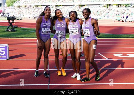 Ashleigh Nelson, Imani Lansiquot, Ashleigh Philip et Daryll Neita, de Grande-Bretagne (gauche-droite), après le relais 4x100 des femmes, se réchauffe le huitième jour des Championnats du monde d'athlétisme à Hayward Field, Université de l'Oregon aux États-Unis d'Amérique. Date de la photo: Samedi 23 juillet 2022. Banque D'Images