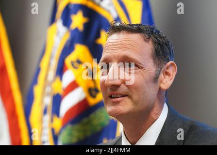 St. Louis, États-Unis. 22nd juillet 2022. Agent spécial en charge Jay Greenberg, du FBI St. Louis, annonce le sauvetage d'une jeune fille de six ans à St. Louis, vendredi, 22 juillet 2022. L'enfant de six ans a été pris lors d'une invasion de la maison armée au Michigan sur 19 juillet 2022 et a été retrouvé avec son père. Photo par Bill Greenblatt/UPI crédit: UPI/Alay Live News Banque D'Images