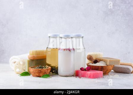 Cosmétiques fermentés à base de riz, de rose et de thé vert Banque D'Images