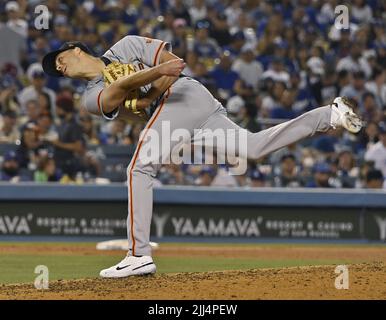 Los Angeles, États-Unis. 23rd juillet 2022. Le pichet de secours des Giants de San Francisco Tyler Rogers livre contre les Dodgers de Los Angeles pendant le septième repas au stade de Dodger vendredi, 22 juillet 2022. Les Dodgers ont battu les Giants 5-1. Photo de Jim Ruymen/UPI crédit: UPI/Alay Live News Banque D'Images