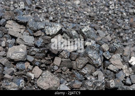 Des charbons noirs naturels pour l'arrière-plan. Charbons industriels. Banque D'Images