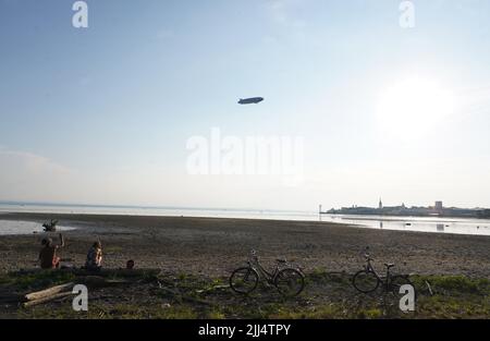 Friedrichshafen, Allemagne. 22nd juillet 2022. En raison du faible niveau d'eau du lac de Constance, il y a d'abord des problèmes de circulation maritime. Même le record de basse eau pour la saison pourrait bientôt tomber. (À dpa 'l'eau faible sur le lac de Constance cause les premiers problèmes pour les navires') Credit: Andreas Rosar/dpa/Alamy Live News Banque D'Images