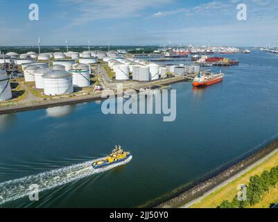 Remorqueurs patrouilleurs dans les eaux du port de Rotterdam Banque D'Images