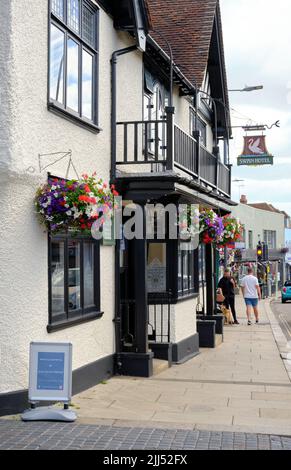 Vue sur la rue du Swan Hotel et du Pub Maldon Essex Banque D'Images