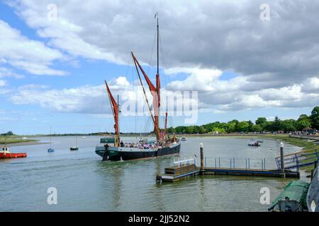 Thames Barge Thistle quittant Maldon Banque D'Images