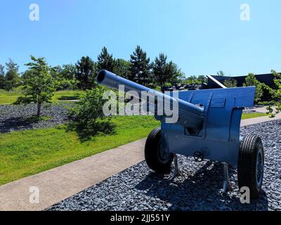 Canon d'artillerie d'obusier de la guerre mondiale 1 stationné à l'extérieur d'un musée de Verdun Banque D'Images