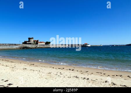 Le Port de plaisance et le fort de Socoa. Ciboure, Pyrénées-Atlantiques, France Banque D'Images