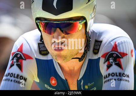 France. 23rd juillet 2022. France. 23rd juillet 2022. Belge Yves Lampaert de Quick-Step Alpha Vinyl photographié en action pendant la phase 20 de la course cycliste Tour de France, un essai individuel de 40,7km temps de Lacapelle-Marival à Rocamadour, France, le samedi 23 juillet 2022. Le Tour de France de cette année a lieu du 01 au 24 juillet 2022. BELGA PHOTO DAVID STOCKMAN - UK OUT Credit: Belga News Agency/Alay Live News Credit: Belga News Agency/Alay Live News Banque D'Images