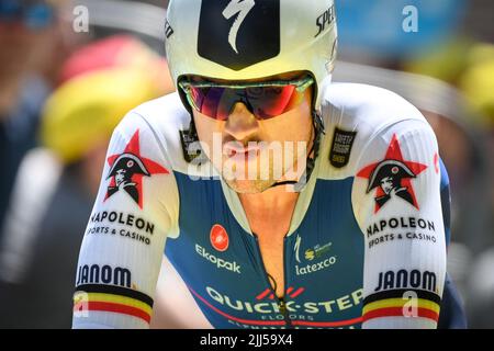 France. 23rd juillet 2022. France. 23rd juillet 2022. Belge Yves Lampaert de Quick-Step Alpha Vinyl photographié en action pendant la phase 20 de la course cycliste Tour de France, un essai individuel de 40,7km temps de Lacapelle-Marival à Rocamadour, France, le samedi 23 juillet 2022. Le Tour de France de cette année a lieu du 01 au 24 juillet 2022. BELGA PHOTO DAVID STOCKMAN - UK OUT Credit: Belga News Agency/Alay Live News Credit: Belga News Agency/Alay Live News Banque D'Images