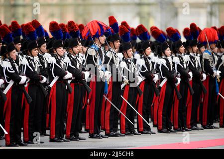 Turin, Italie. 23 juillet 2022. Les cadets Carabinieri sont vus lors de la cérémonie d'assermentation des cadets Carabinieri du cours 140th de l'école de Turin à l'occasion du bicentenaire de la fondation de l'école Allievi Carabinieri de Turin. Credit: Nicolò Campo/Alay Live News Banque D'Images