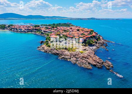 Sozopol, Bulgarie. Vue aérienne de l'ancienne ville balnéaire. Côte de la mer Noire, province de Burgas. Banque D'Images