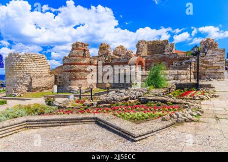 Nessebar (Nesebar), Bulgarie. Fortifications à l'entrée de la ville antique. Côte de la mer Noire, Burgas. Banque D'Images