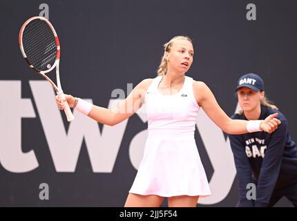 Hambourg, Allemagne. 23rd juillet 2022. Tennis: WTA Tour, célibataires, femmes, finale: Kontaveit (Estonie) - Pera (Etats-Unis). Anet Kontaveit réagit. Credit: Daniel Bockwoldt/dpa/Alay Live News Banque D'Images