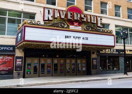 Milwaukee, WI, États-Unis 19 avril 2022: Théâtre historique Riverside, faisant partie du groupe de théâtre Pabst, dans le centre-ville de Milwaukee, Wisconsin. Banque D'Images