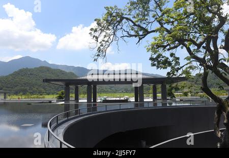 (220723) -- BEIJING, 23 juillet 2022 (Xinhua) -- la photo prise sur 22 juillet 2022 montre une vue de la branche de Guangzhou des Archives nationales des publications et de la culture dans le district de Conghua, dans la province de Guangdong, au sud de la Chine. Samedi, la Chine a inauguré les Archives nationales des publications et de la culture pour la préservation des ressources bibliologiques. Après trois ans de construction, le projet comprend des archives à Beijing et trois autres succursales à Xi'an, Hangzhou et Guangzhou, respectivement. Il sera responsable de l'héritage et de la préservation des ressources nationales de bibliologie après son ouverture Banque D'Images