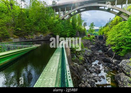 Suède, Comté de Vastra Gotaland, Haverud, vue de l'aqueduc d'Haverud en été Banque D'Images