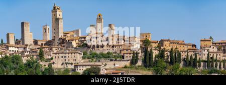 Italie, Toscane, San Gimignano, vue panoramique de la ville médiévale en été Banque D'Images