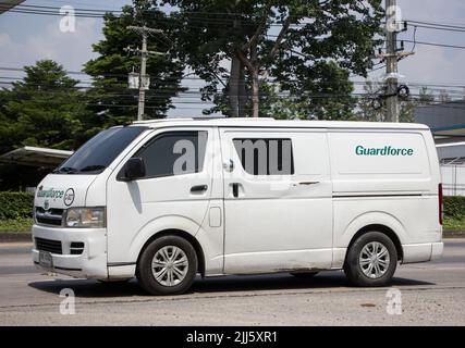 Chiangmai, Thaïlande - 21 avril 2022: Money Delivery Van de la compagnie Guardforce. Sur la route n°1001, à 8 km de la ville de Chiangmai. Banque D'Images
