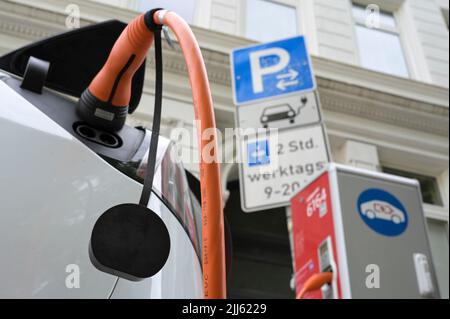 ALLEMAGNE, Hambourg, station de recharge publique pour e-cars / DEUTSCHLAND, Hambourg, öffentliche Ladestation von Stromnetz Hamburg fuer Elektroautos Banque D'Images