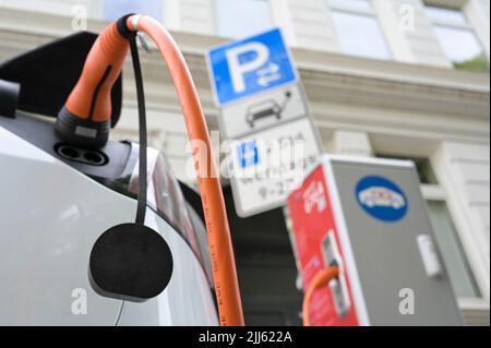 ALLEMAGNE, Hambourg, station de recharge publique pour e-cars / DEUTSCHLAND, Hambourg, öffentliche Ladestation von Stromnetz Hamburg fuer Elektroautos Banque D'Images
