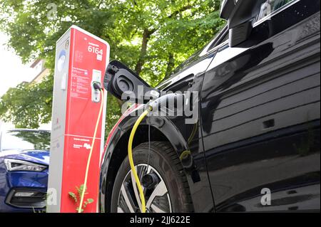 ALLEMAGNE, Hambourg, station de recharge publique pour e-cars / DEUTSCHLAND, Hambourg, öffentliche Ladestation von Stromnetz Hamburg fuer Elektroautos Banque D'Images