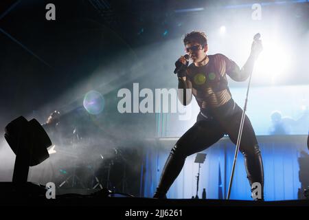 BARCELONE - 17 JUIN : Natky Peluso (Trap, jazz, rap et salsa chanteur et danseur) se produit sur scène au Festival de Sonar sur 17 juin 2022 à Barcelone, SPAI Banque D'Images