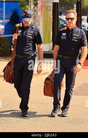 23rd juillet 2022 ; circuit Paul Ricard, le Castellet, Marseille, France : Grand Prix de France F1, sessions de qualification : Adrian Newey, Directeur de la technologie d'Oracle Red Bull Racing, et Christian Horner, Directeur de l'équipe de course d'Oracle Red Bull Racing Banque D'Images