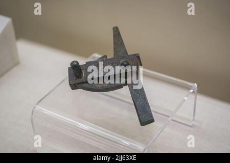 Anciennes reliques culturelles chinoises de la dynastie Han dans le musée, anciennes épées et armes Banque D'Images