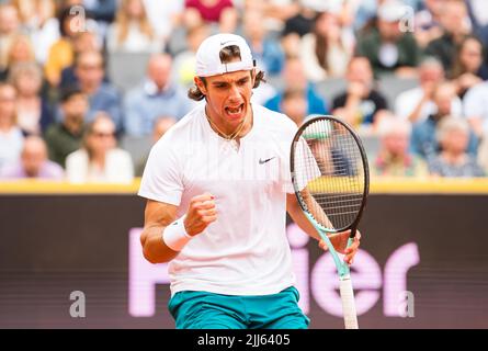 Hambourg, Allemagne. 23rd juillet 2022. Tennis: ATP Tour, célibataires, hommes, demi-finales: Musetti (Italie) - Cerundolo (Argentine). Lorenzo Santé. Credit: Daniel Bockwoldt/dpa/Alay Live News Banque D'Images