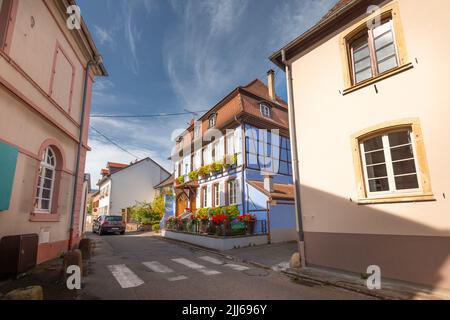 Charmant village d'Eguisheim, Alsace, France. Banque D'Images