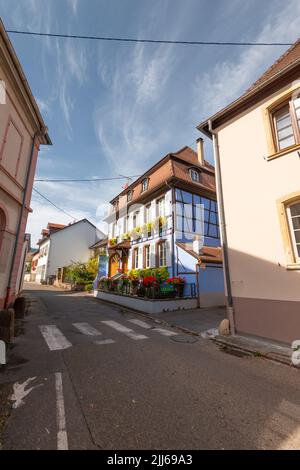 Charmant village d'Eguisheim, Alsace, France. Banque D'Images