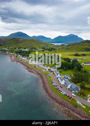 Vue aérienne du village de Shielddaig sur le Loch Shielddaig à Wester Ross, Écosse, Royaume-Uni Banque D'Images