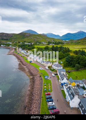 Vue aérienne du village de Shielddaig sur le Loch Shielddaig à Wester Ross, Écosse, Royaume-Uni Banque D'Images