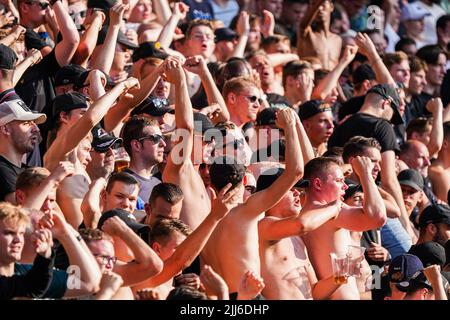 EINDHOVEN, PAYS-BAS - JUILLET 23 : fans de PSV lors du match d'avant-saison entre PSV et Real Betis au stade Philips sur 23 juillet 2022 à Eindhoven, pays-Bas (photo de Jeroen Meuwsen/Orange Pictures) Banque D'Images