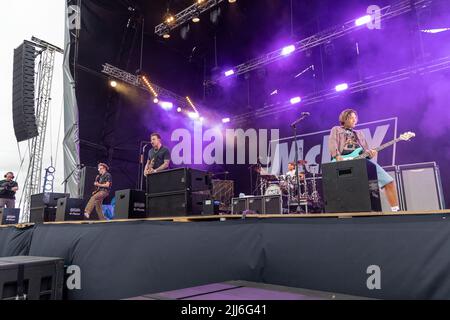 CarFest North, Cheshire, Royaume-Uni. 23rd juillet 2022. « McFly » (Danny Jones, Tom Fletcher, Dougie Pointer, Harry Judd) à CarFest North, organisé par Chris Evans, le week-end idéal pour toute la famille, avec sept festivals magiques remplis de voitures emblématiques, de stars et de musique, tout en amassant de l'argent pour les œuvres caritatives pour enfants. Crédit : Julian Kemp/Alay Live News Banque D'Images