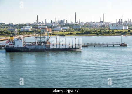 Crystal Lavender, pétrolier GPL amarré à la raffinerie de pétrole et au site de stockage de gaz de Southampton. Banque D'Images