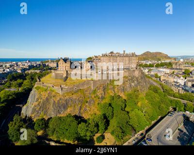 Photo de drone Château d'Édimbourg construit au 11th siècle Banque D'Images