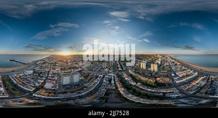 Vue panoramique à 360° de Photographie équirectangulaire aérienne 360 Brighton Beach Royaume-Uni