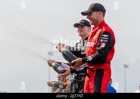 Newton, IA, États-Unis. 23rd juillet 2022. JOSEF NEWGARDEN (2) de Nashville, Tennessee, remporte le HY-VEEDEALS.COM 250 au circuit de l'Iowa à Newton, Iowa, États-Unis. (Image de crédit : © Walter G. Arce Sr./ZUMA Press Wire) Banque D'Images