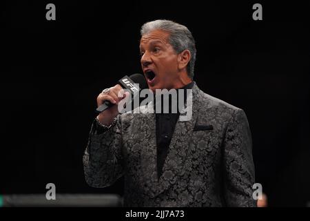 LONDRES, Royaume-Uni - JUILLET 23 : Bruce Buffer pendant la nuit de combat de l'UFC : événement Blaydes v Aspinall à l'arène O2 sur 23 juillet 2022, à Greenwich, Londres, Royaume-Uni. (Photo de Scott Garfitt/PxImages) Banque D'Images