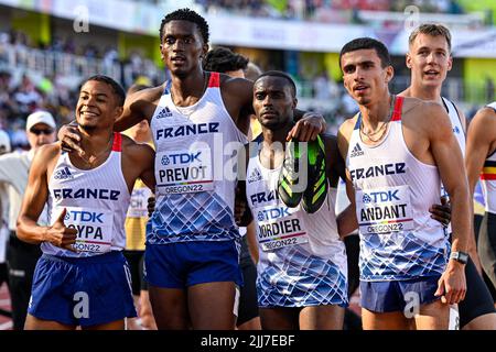 EUGENE, ÉTATS-UNIS - JUILLET 23 : Simon Boypa de France, Loic Prevot de France, Thomas Jordier de France, Teo Andant de France en compétition sur le relais masculin 4x 400m lors des Championnats du monde d'athlétisme sur 23 juillet 2022 à Eugene, États-Unis (photo d'Andy Astfalck/BSR Agency) Atletiekunie Banque D'Images