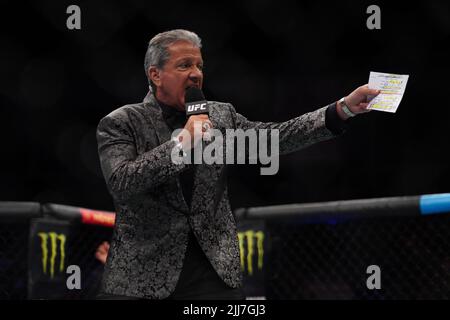 Greenwich, Londres, Londres, Royaume-Uni. 23rd juillet 2022. LONDRES, Royaume-Uni - JUILLET 23 : Bruce Buffer pendant la nuit de combat de l'UFC : événement Blaydes v Aspinall à l'arène O2 sur 23 juillet 2022, à Greenwich, Londres, Royaume-Uni. (Image de crédit : © Scott Garfitt/PX Imagens via ZUMA Press Wire) Banque D'Images