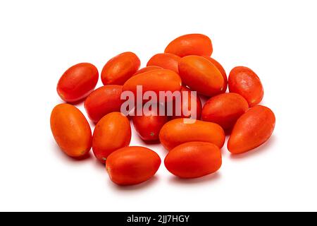 Tomates cerises sur fond blanc Banque D'Images