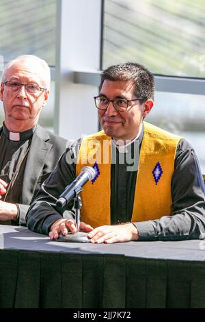 Edmonton, Canada. 23rd juillet 2022. Le pasteur Cristino Bouvette (coordonnateur national de la liturgie, visite papale au Canada) parle aux médias avant la visite canadienne de sa Sainteté le pape François, de la préparation nécessaire à une telle visite, ainsi que des attentes de la visite à Edmonton, au Québec et à Iqualuit. (Photo de Ron Palmer/SOPA Images/Sipa USA) crédit: SIPA USA/Alay Live News Banque D'Images